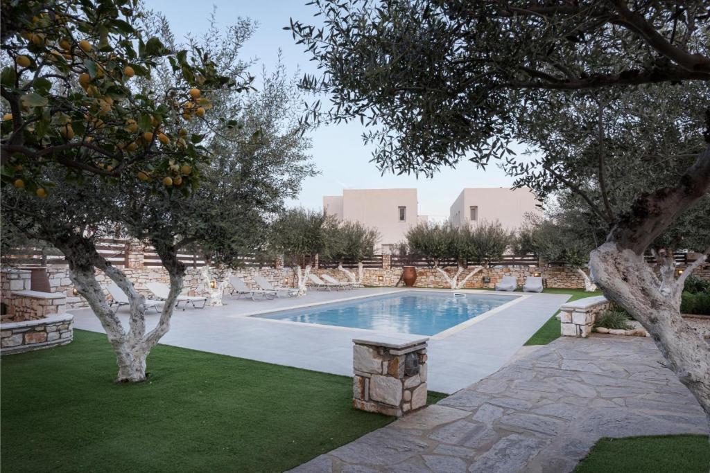 Bazén v ubytování Sunset Paros Naousa nebo v jeho okolí