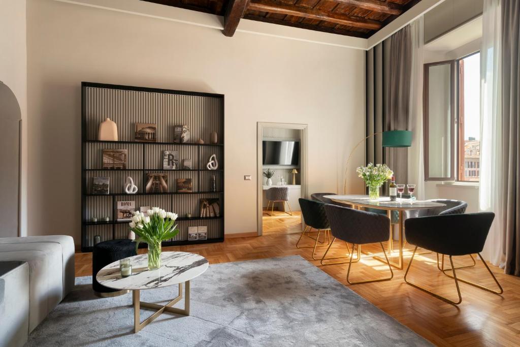 Pantheon View Suite Apartment Separate Building at Antico Albergo del Sole al Pantheon
