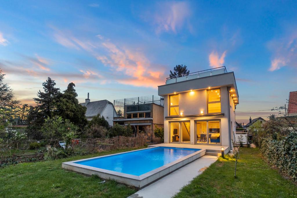 Bazén v ubytování Villa Jäger mit Pool in Wien nebo v jeho okolí