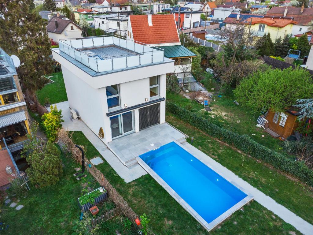 Bazén v ubytování Villa Jäger mit Pool in Wien nebo v jeho okolí