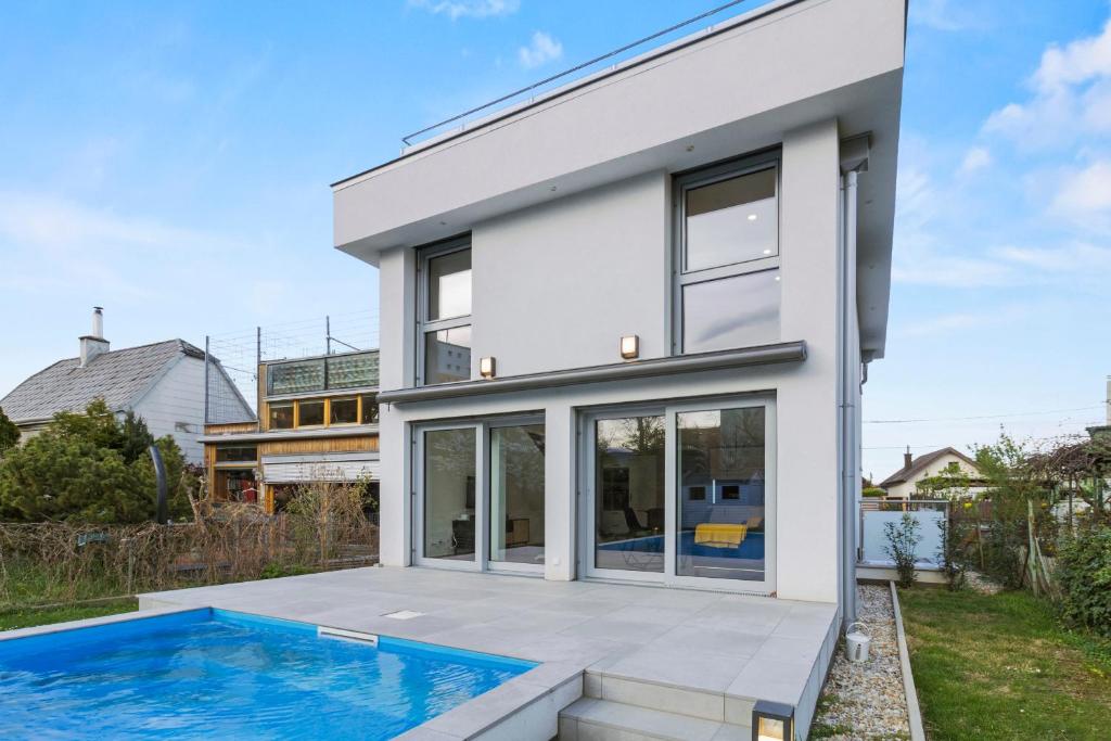 Bazén v ubytování Villa Jäger mit Pool in Wien nebo v jeho okolí