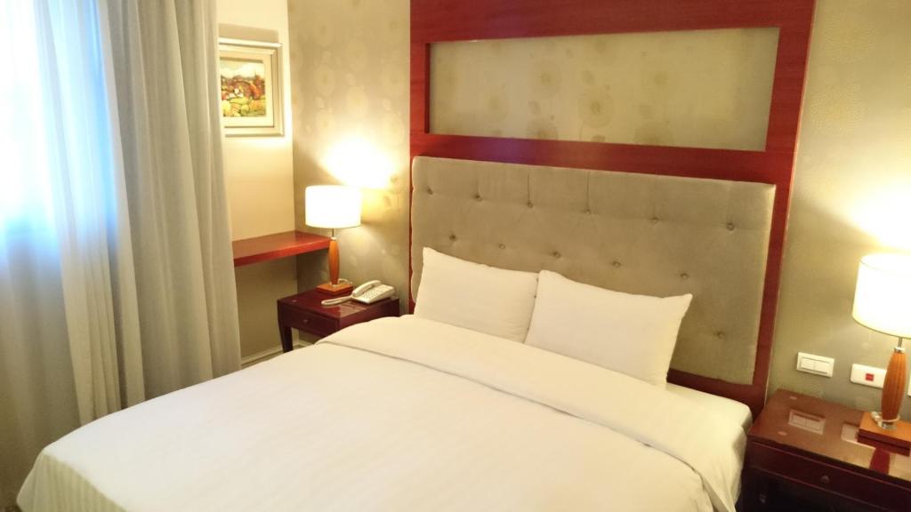Postel nebo postele na pokoji v ubytování MRT Hotel