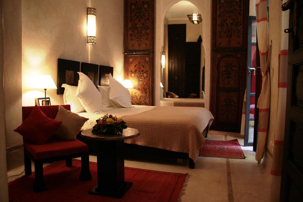 Ένα ή περισσότερα κρεβάτια σε δωμάτιο στο Riad Diana