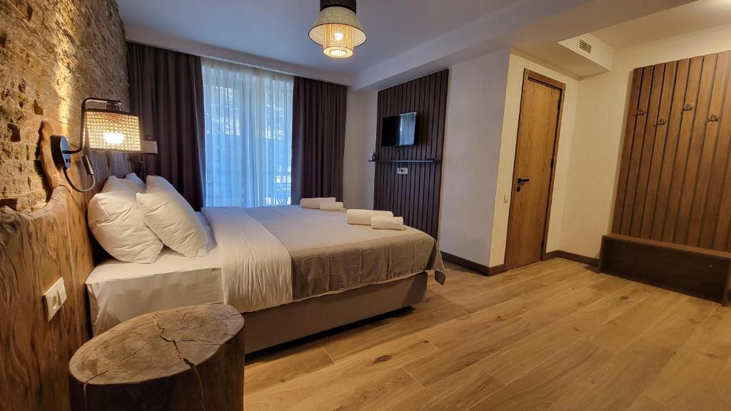 Postel nebo postele na pokoji v ubytování Hotel Ushba in Mestia