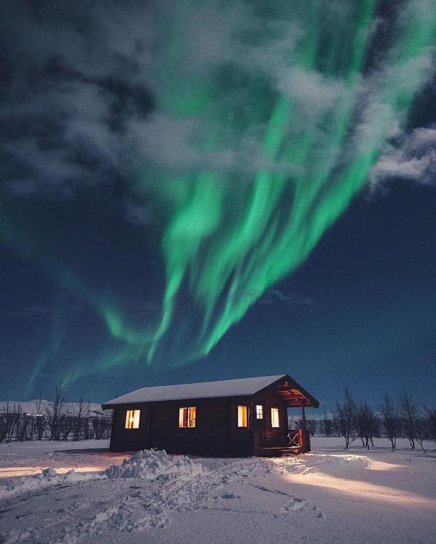 Byggingin sem sumarhúsið er í