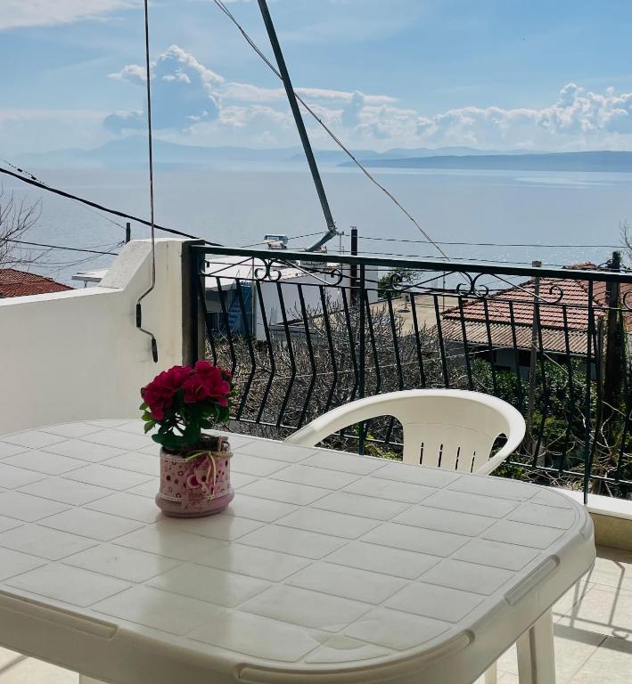 Nespecifikovaný výhled na moře nebo výhled na moře při pohledu z aparthotelu