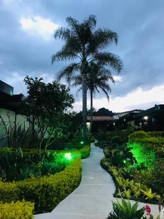 Zahrada ubytování Hotel & Golf Isak Aeropuerto