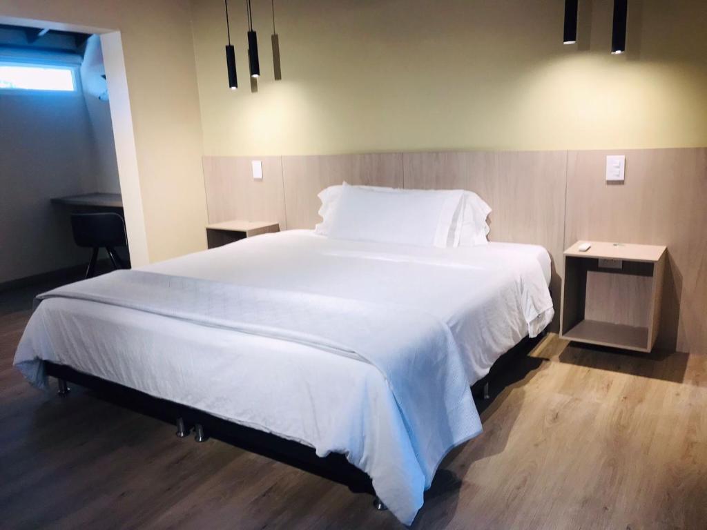 Postel nebo postele na pokoji v ubytování Hotel & Golf Isak Aeropuerto