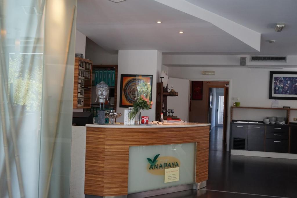 The lounge or bar area at Hotel Anapaya