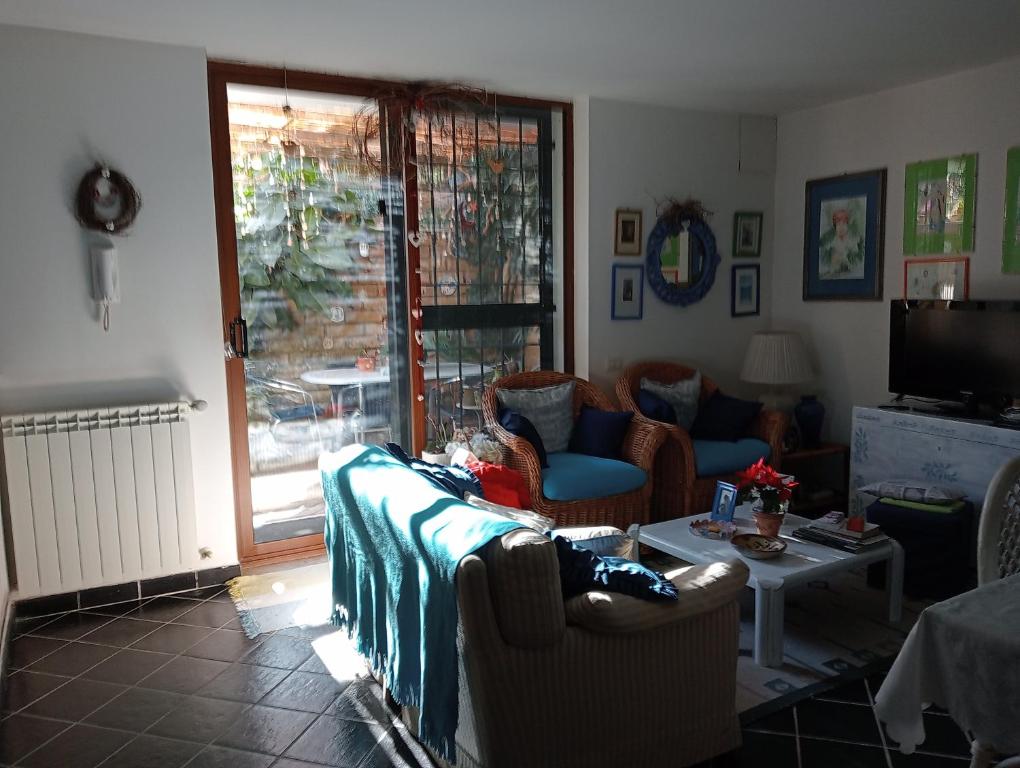a living room with couches and a table and a tv at Alloggio turistico MARBO in Civitavecchia