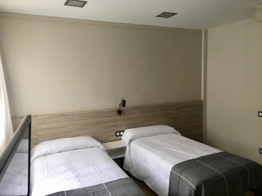 Postel nebo postele na pokoji v ubytování Hotel Torres Manlleu
