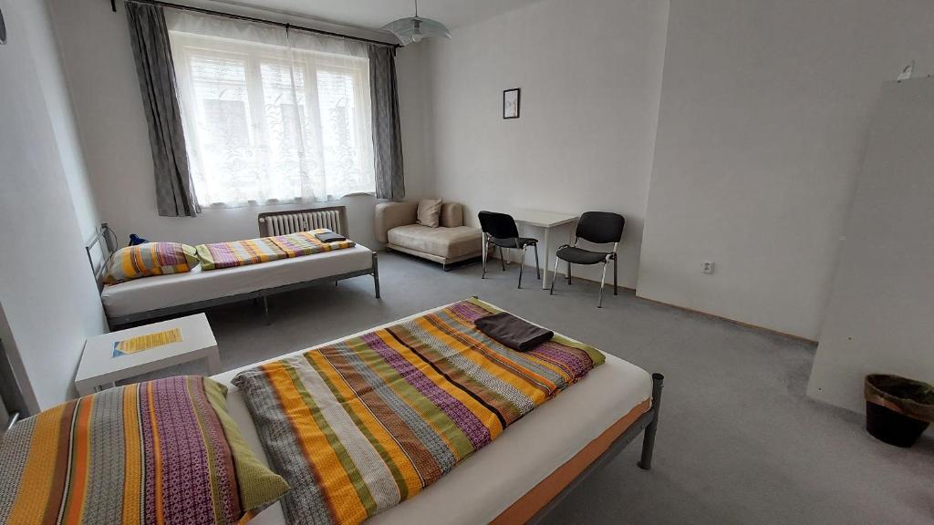 
Twin Room with Shared Bathroom
