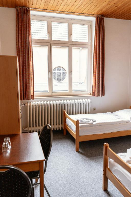Tagungs und Gästehaus St Georg - Twin Room With Bathroom