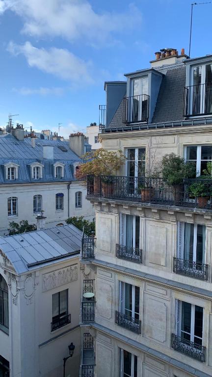 Galerija fotografija objekta Parisian Charm - Heart of Saint-Germain-des-Prés Elegance u Parizu