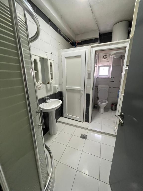 Koupelna v ubytování NEWBORN comfort HOSTEL the biggest hostel of town with best location