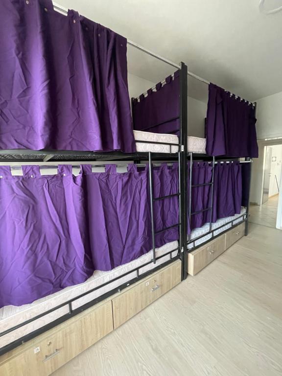 Postel nebo postele na pokoji v ubytování NEWBORN comfort HOSTEL the biggest hostel of town with best location