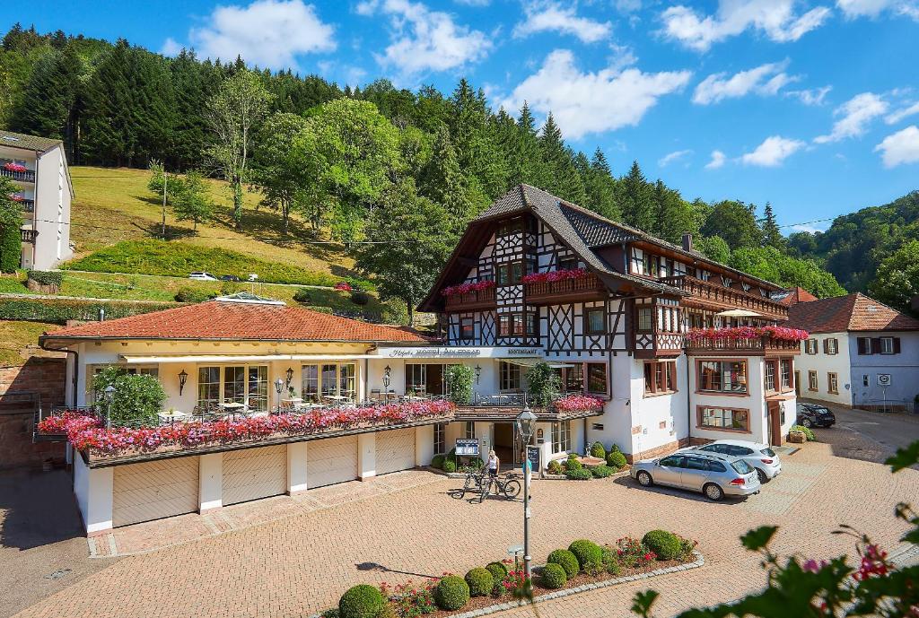 ein Haus mit einem davor geparkt in der Unterkunft Flair Hotel Adlerbad in Bad Peterstal