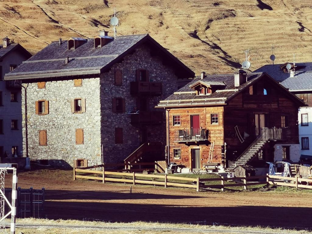 an old stone building in front of a mountain at Chalet Pizabela Bait da Pizabela in Livigno