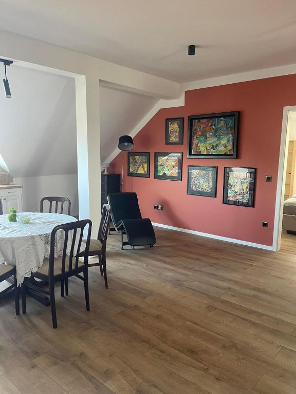 Posezení v ubytování Hotello Apartmanház és Panzió