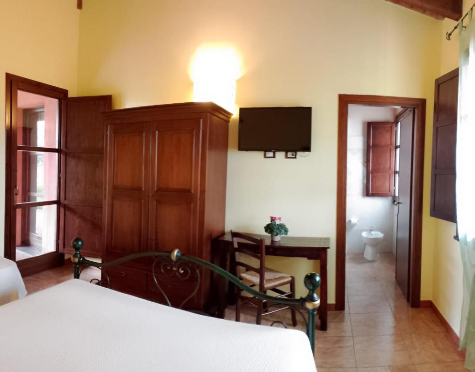 CuccuruAio' B&B - Triple Room With Garden View