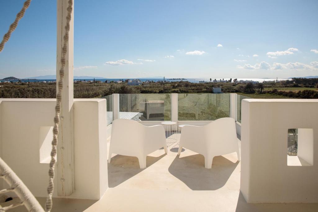 Balkón nebo terasa v ubytování Luana Boutique Villa at Plaka Beach with Private Pool