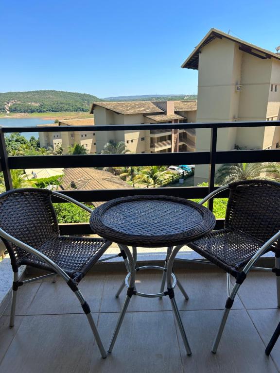 a table and two chairs sitting on a balcony at Caldas Novas Aldeia do Lago in Caldas Novas