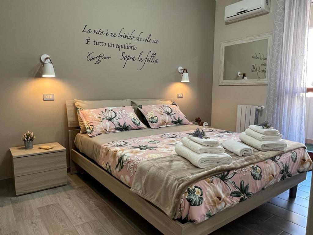 a bedroom with a bed with towels on it at Casa vacanze “Dolce sosta” in Quartu SantʼElena