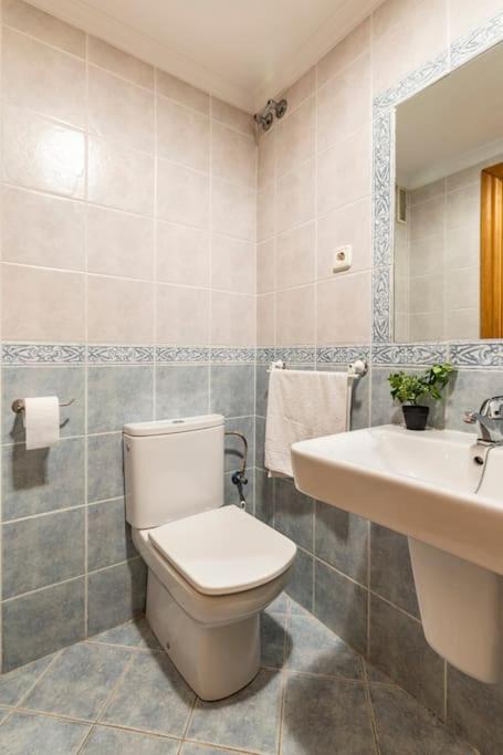 Amplio piso con 4 habitaciones para disfrutar de Málaga con parking gratuito - 11