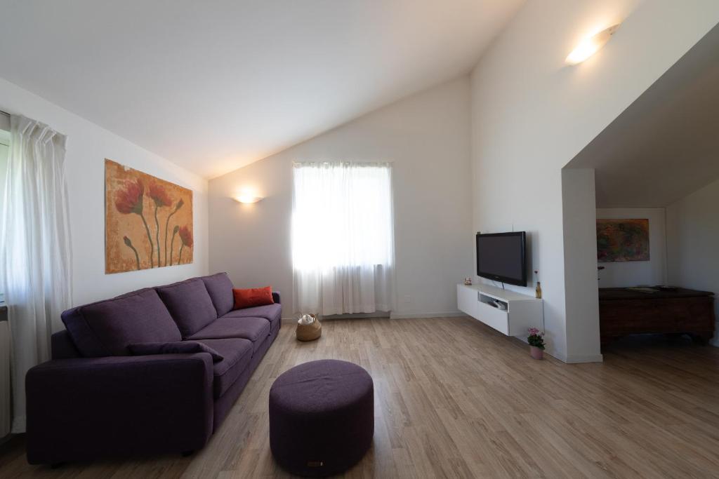 TV a/nebo společenská místnost v ubytování Casa Vecchia Quercia
