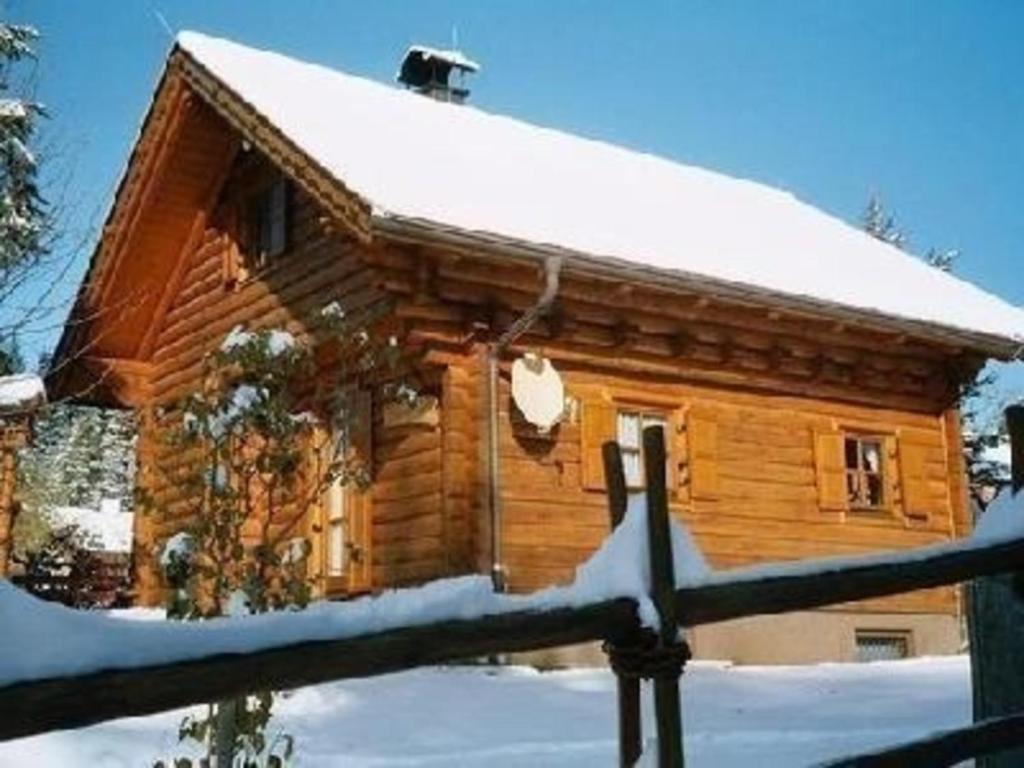 a log cabin with snow on the roof at Ferienhaus Stoakoglhütte in Klippitztörl in Klippitztorl
