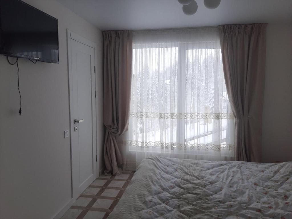 Un pat sau paturi într-o cameră la Sofi