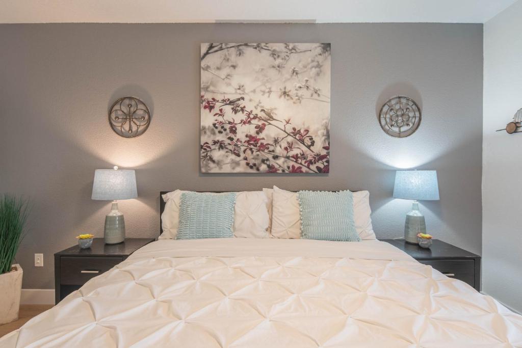 a bedroom with a large bed with two lamps at King Bed Remodeled and Walkable Adjacent Kierland Golf in Scottsdale