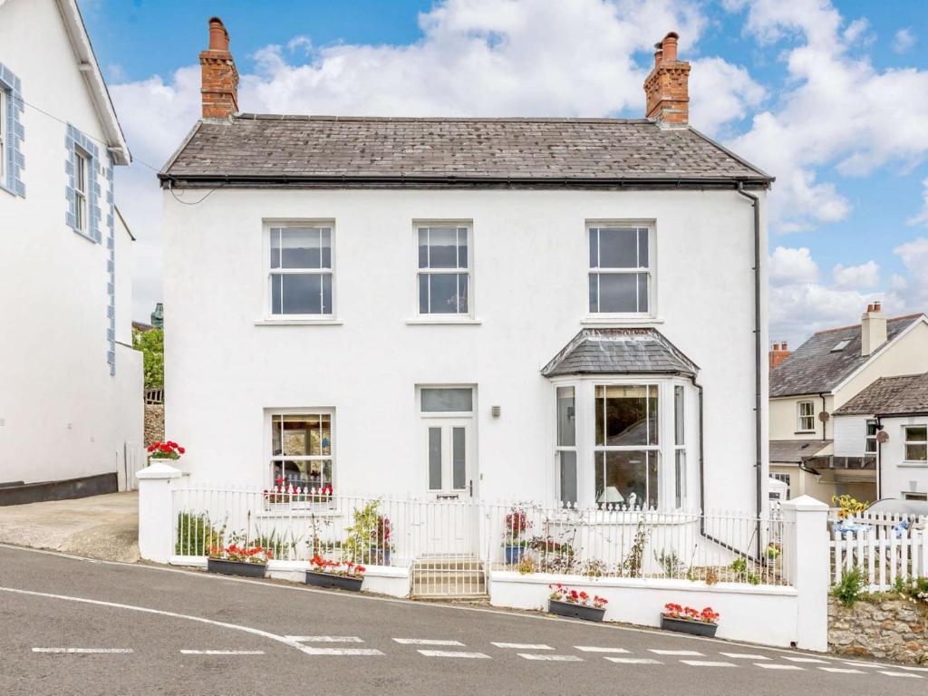 a white house with a white fence at 3 Bed in Charmouth DC121 in Charmouth