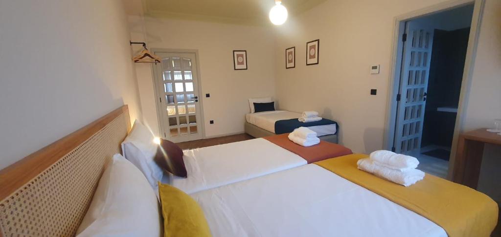 Postel nebo postele na pokoji v ubytování Azurara Guesthouse