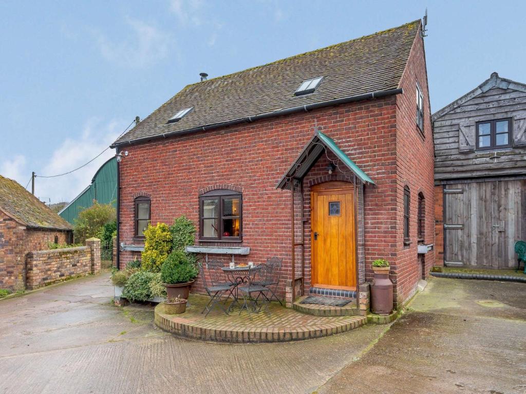 a red brick house with a wooden door at 2 Bed in Ironbridge 86590 in Leighton