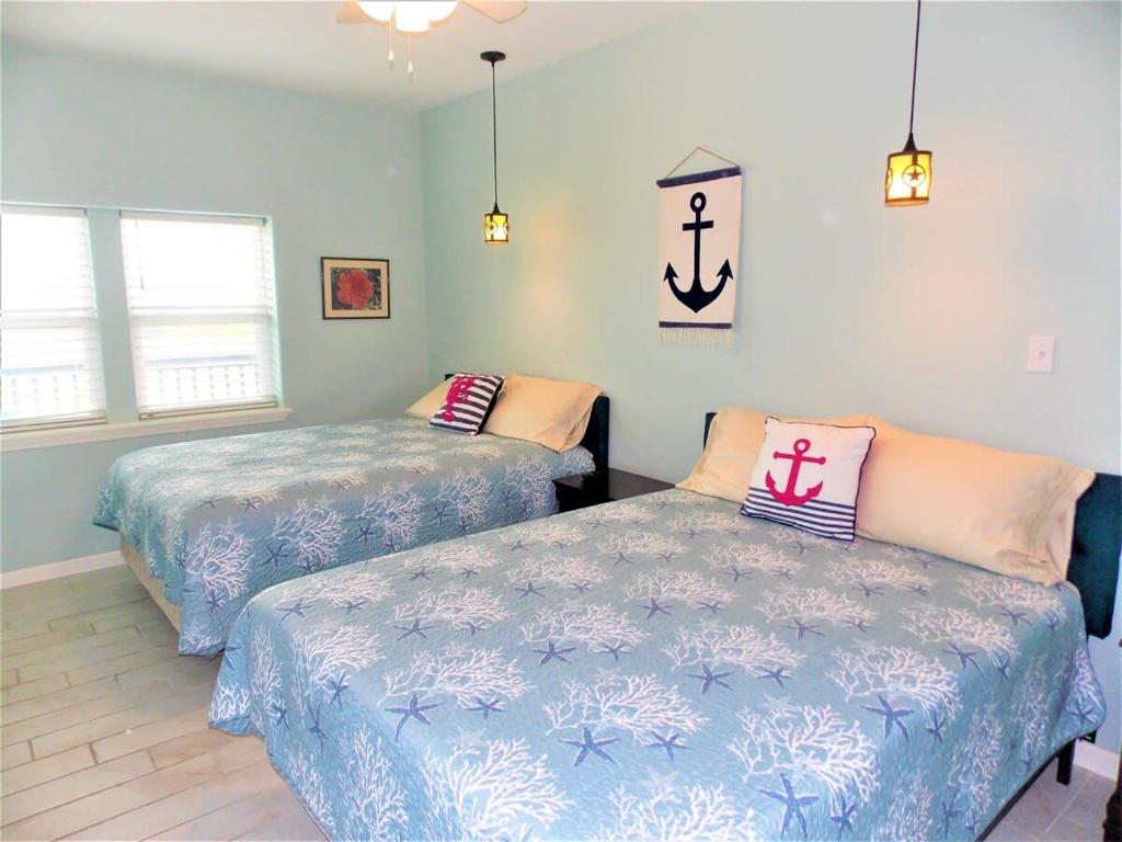 Postel nebo postele na pokoji v ubytování Captain Quarter's 1 bedrm unit at Sea Isle Village