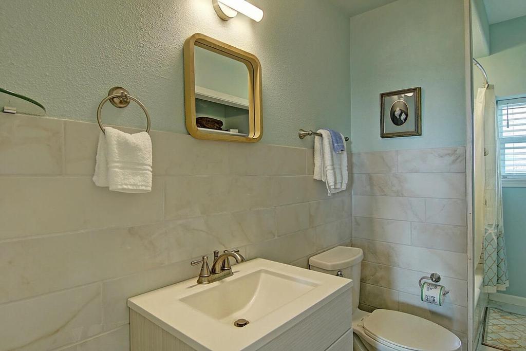 Koupelna v ubytování Captain Quarter's 1 bedrm unit at Sea Isle Village