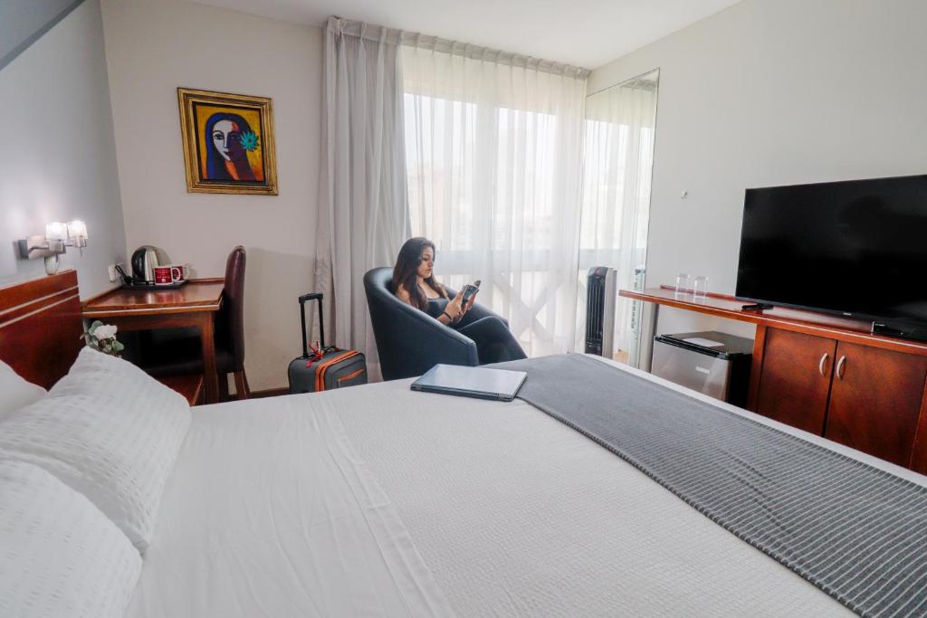 Μια τηλεόραση ή/και κέντρο ψυχαγωγίας στο Hotel Boutique Runcu Miraflores