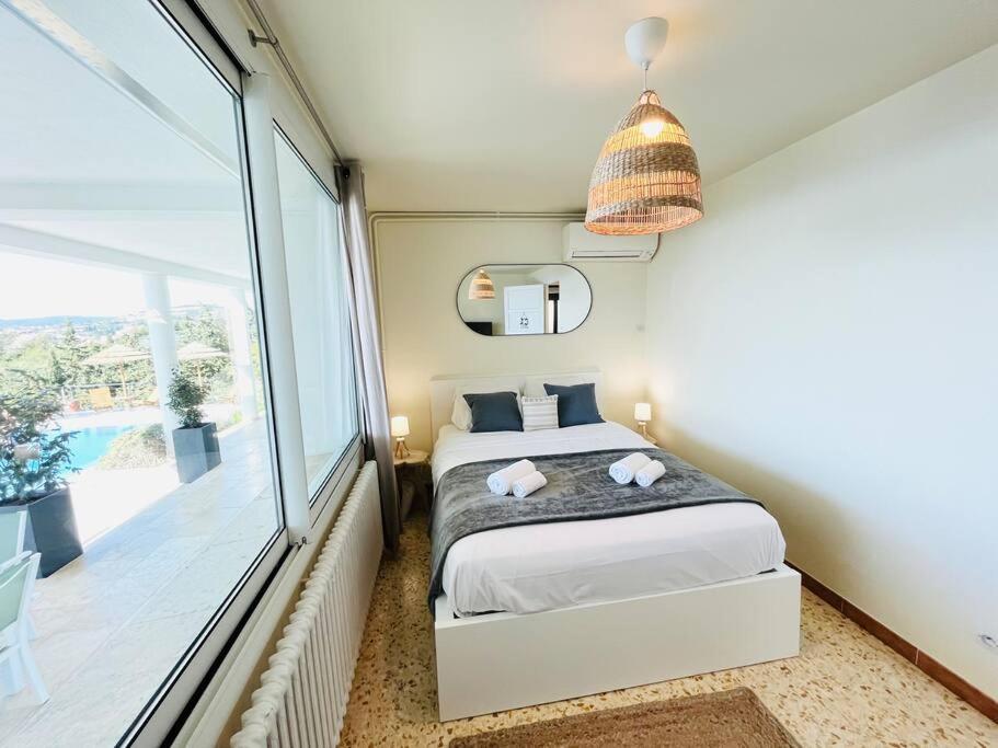 Photo de la galerie de l'établissement Bas De Villa D'exception Vue mer, à Sanary-sur-Mer