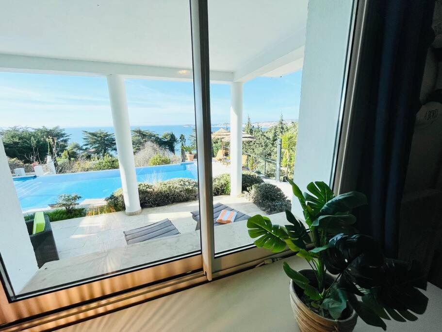 Photo de la galerie de l'établissement Bas De Villa D'exception Vue mer, à Sanary-sur-Mer