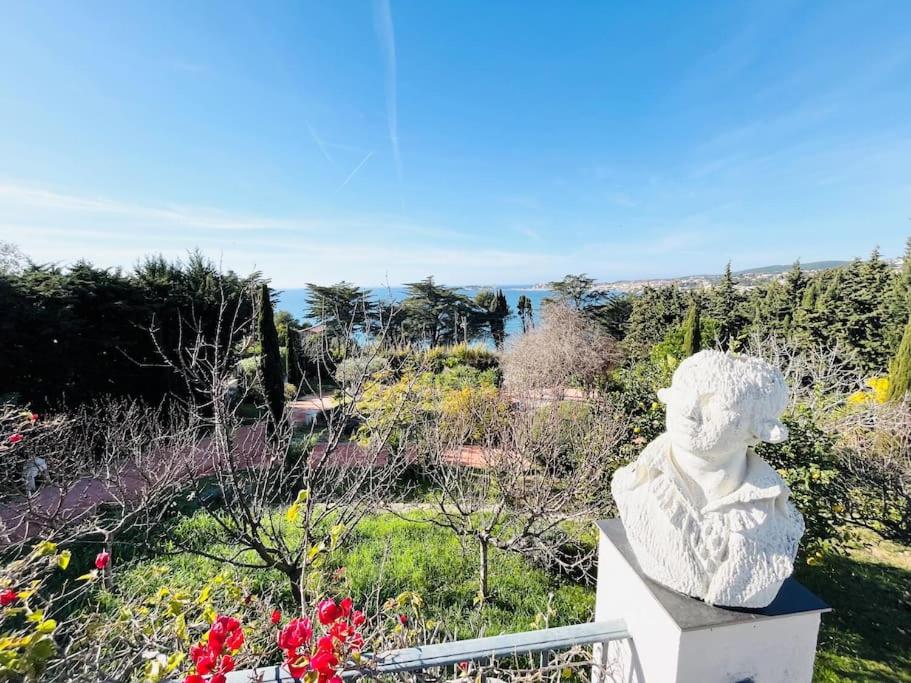 Photo de la galerie de l'établissement Bas De Villa D'exception Vue mer, à Sanary-sur-Mer