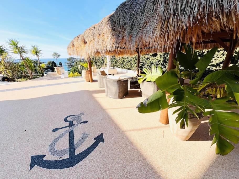Photo de la galerie de l'établissement Bas De Villa D'exception Vue mer, à Sanary-sur-Mer