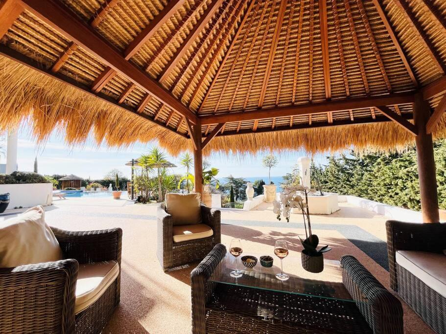 Photo de la galerie de l'établissement Bas De Villa D'exception Vue mer, à Sanary-sur-Mer