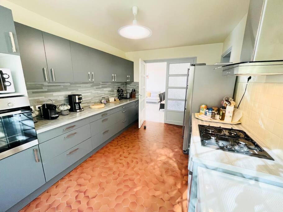Photo de la galerie de l'établissement Bas De Villa D'exception Vue mer, à Sanary-sur-Mer
