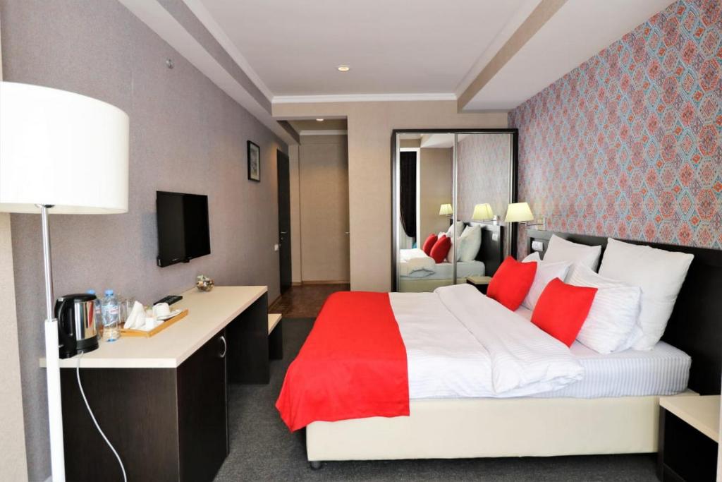Postel nebo postele na pokoji v ubytování East Gate Boutique Hotel