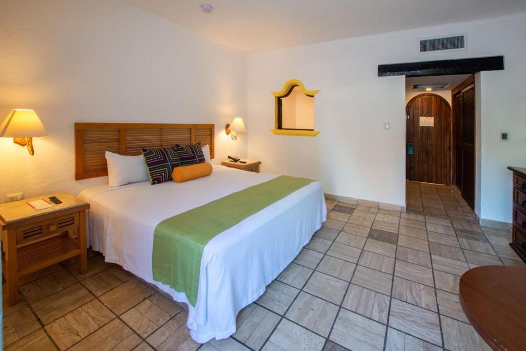 Postel nebo postele na pokoji v ubytování Hacienda Buenaventura Hotel & Mexican Charm - All Inclusive