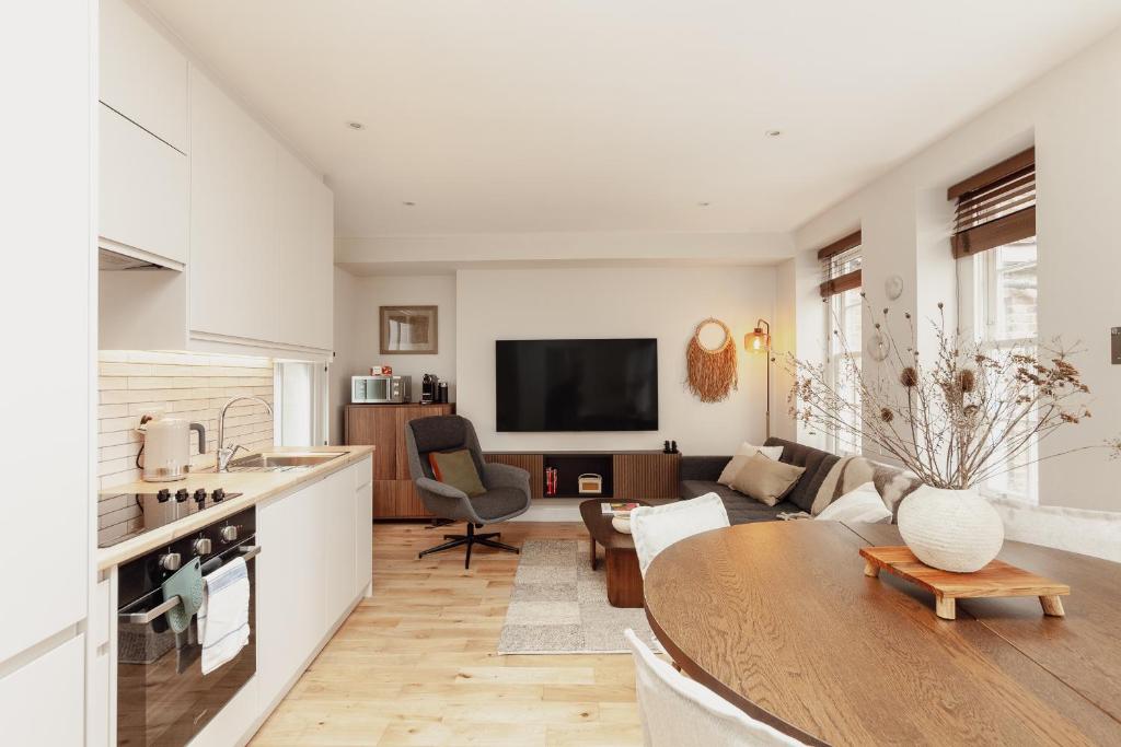 a kitchen and living room with a table and a living room at Holborn Townhouse in London