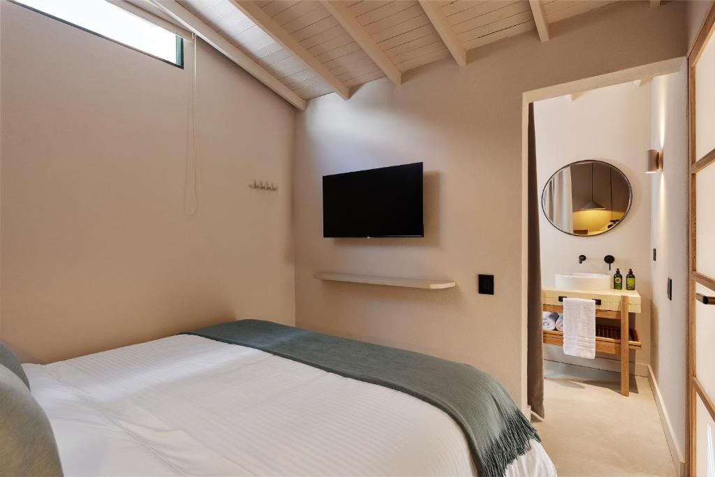 TV a/nebo společenská místnost v ubytování Antipoda Hotel Boutique