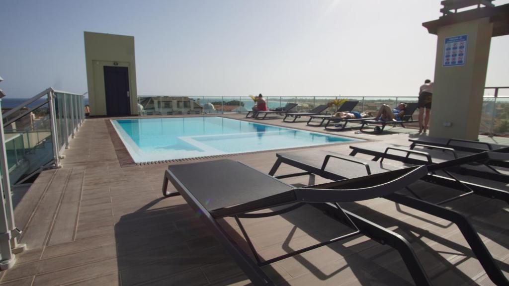 Hồ bơi trong/gần Geams Sal Suite