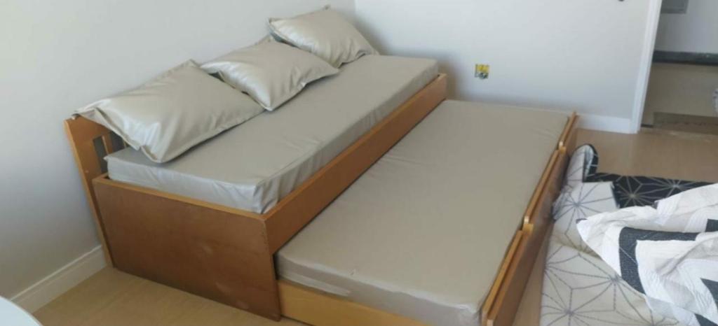 a small bed in a small room with at Mar Doce Lar in Santos